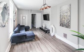 ☆☆ Modern Coed Dorm In Reading ☆☆